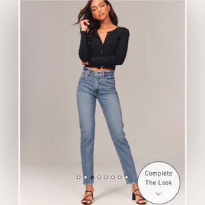 NWOT Abercrombie & Fitch High Rise Mom Jean in Medium Wash, Size 26/2 (Short)